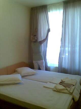 Отель Семеен хотел Денз Черноморец Двухместный номер с 2 отдельными кроватями и балконом-4
